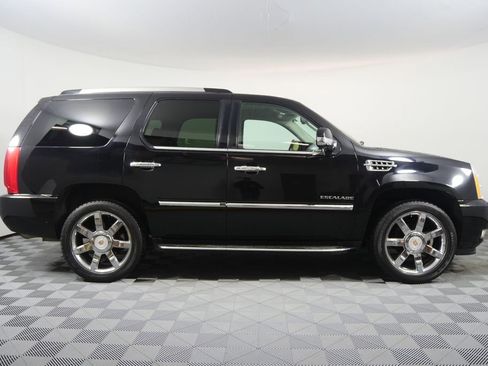 Used 2010 Cadillac Escalade AWD image 2