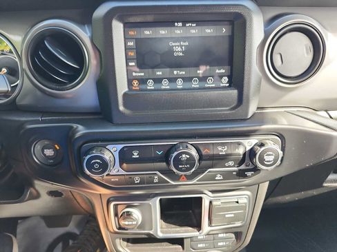 Used 2022 Jeep Wrangler Sport AWD/4WD image 13