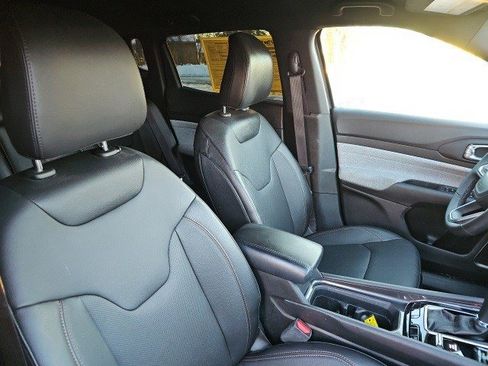 Used 2023 Jeep Compass Latitude image 12