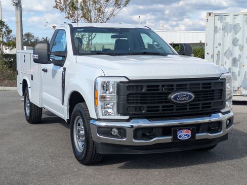 New 2025 Ford F250 XL image 2