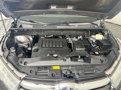Used 2016 Toyota Highlander Plus AWD/4WD image 32