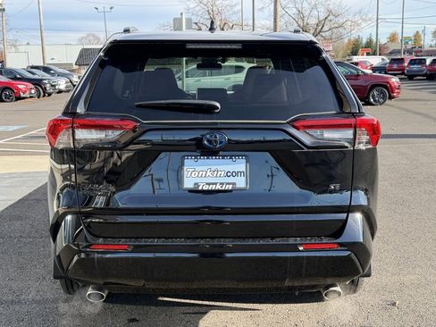 Used 2024 Toyota RAV4 SE image 6
