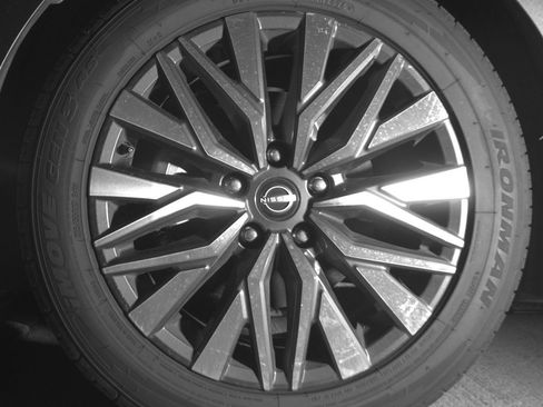 Used 2025 Nissan Altima 2.5 SV image 12