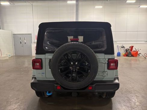 Used 2024 Jeep Wrangler Unlimited Sahara AWD/4WD image 5