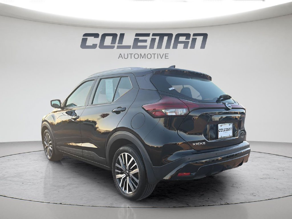 Used 2021 Nissan Kicks SV FWD image 3