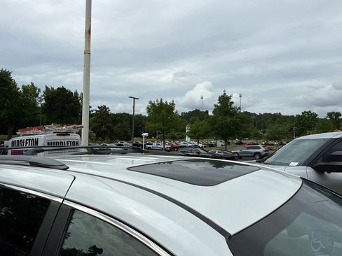 Used 2023 Toyota Sienna XLE FWD image 3