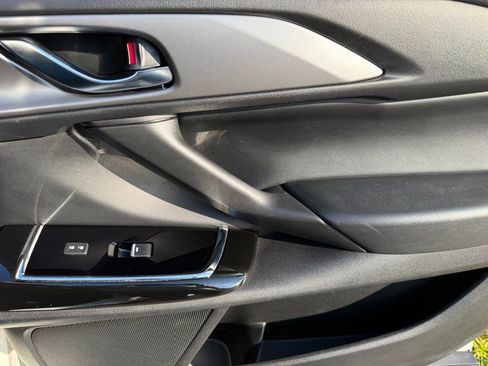 Used 2022 MAZDA CX-9 Touring image 38