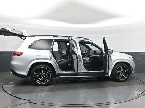 Used 2021 Mercedes-Benz GLS 580 4MATIC image 46