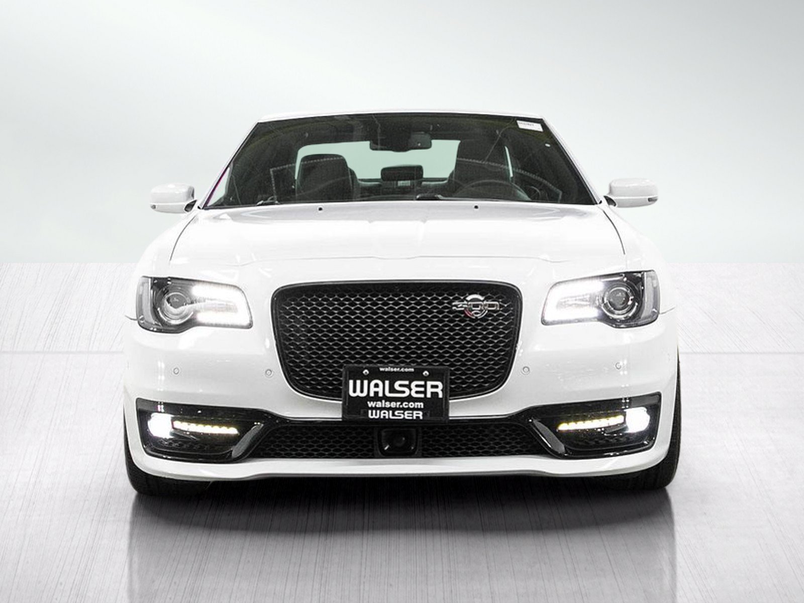 Used 2023 Chrysler 300 C RWD image 8