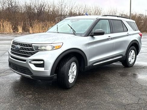 Certified 2023 Ford Explorer XLT w/ Equipment Group 202A AWD/4WD image 7
