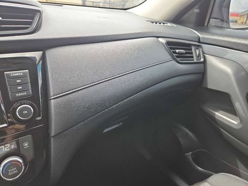 Used 2018 Nissan Rogue SV image 21