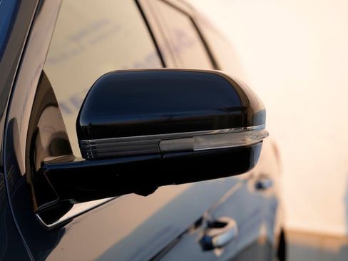 Used 2019 Lincoln Navigator Select image 10