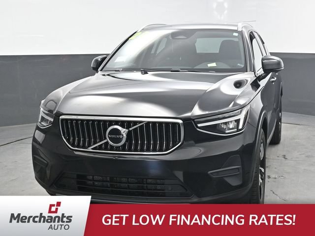 Used 2024 Volvo XC40 B5 Core AWD/4WD image 2