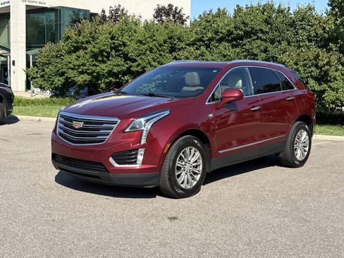Used 2017 Cadillac XT5 Luxury w/ Driver Awareness Package AWD/4WD image 2