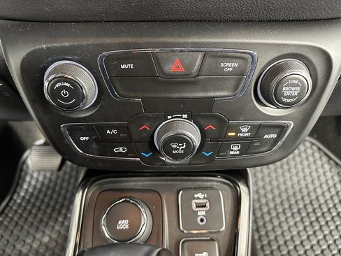 Used 2021 Jeep Compass Altitude image 12