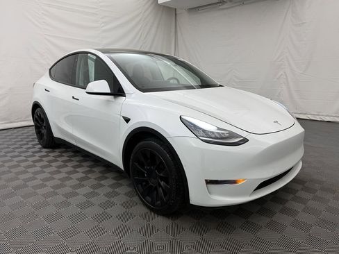 Used 2020 Tesla Model Y Long Range image 4