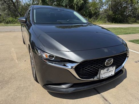 Used 2021 MAZDA MAZDA3 s FWD image 2