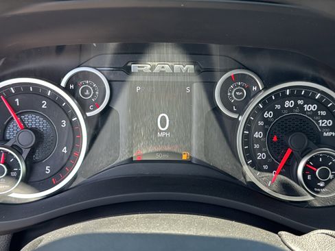 New 2026 RAM 1500 Express AWD/4WD image 21
