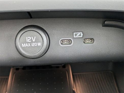 New 2025 Volvo XC40 B5 Core w/ Protection Package Premier image 28