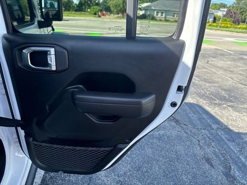 Used 2022 Jeep Wrangler Unlimited Sport AWD/4WD image 34