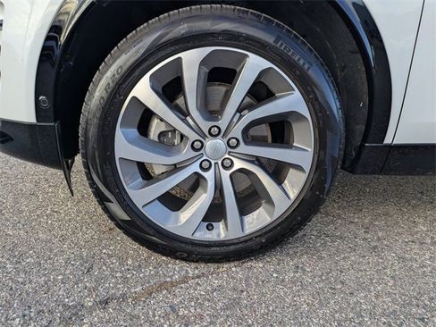 Certified 2025 Land Rover Discovery Sport Dynamic SE image 21