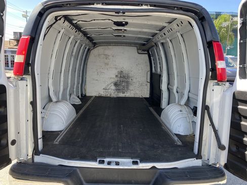 Used 2015 Chevrolet Express 2500 Extended RWD image 17