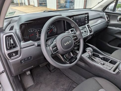 Used 2023 Kia Sorento LX FWD image 31
