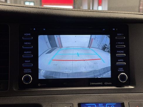 Used 2020 Toyota Sienna XLE Premium FWD image 33