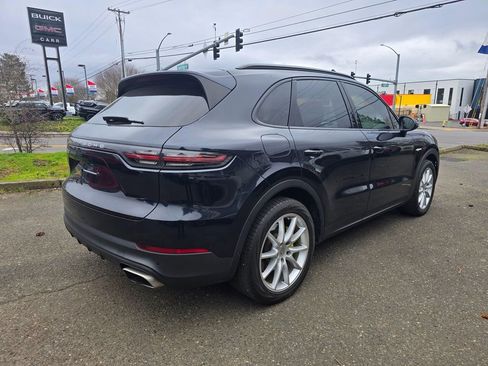 Used 2022 Porsche Cayenne E-Hybrid image 3