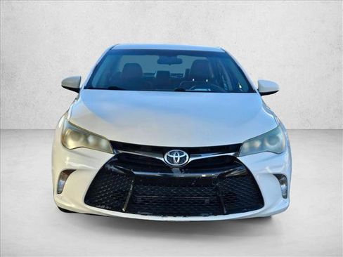 Used 2015 Toyota Camry SE image 2