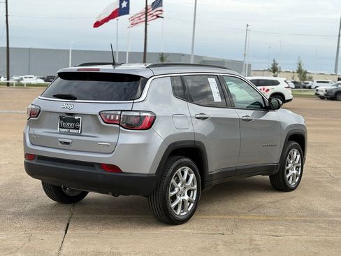 Used 2022 Jeep Compass Latitude AWD/4WD image 7