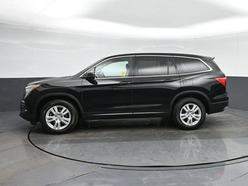 Used 2017 Honda Pilot LX image 4