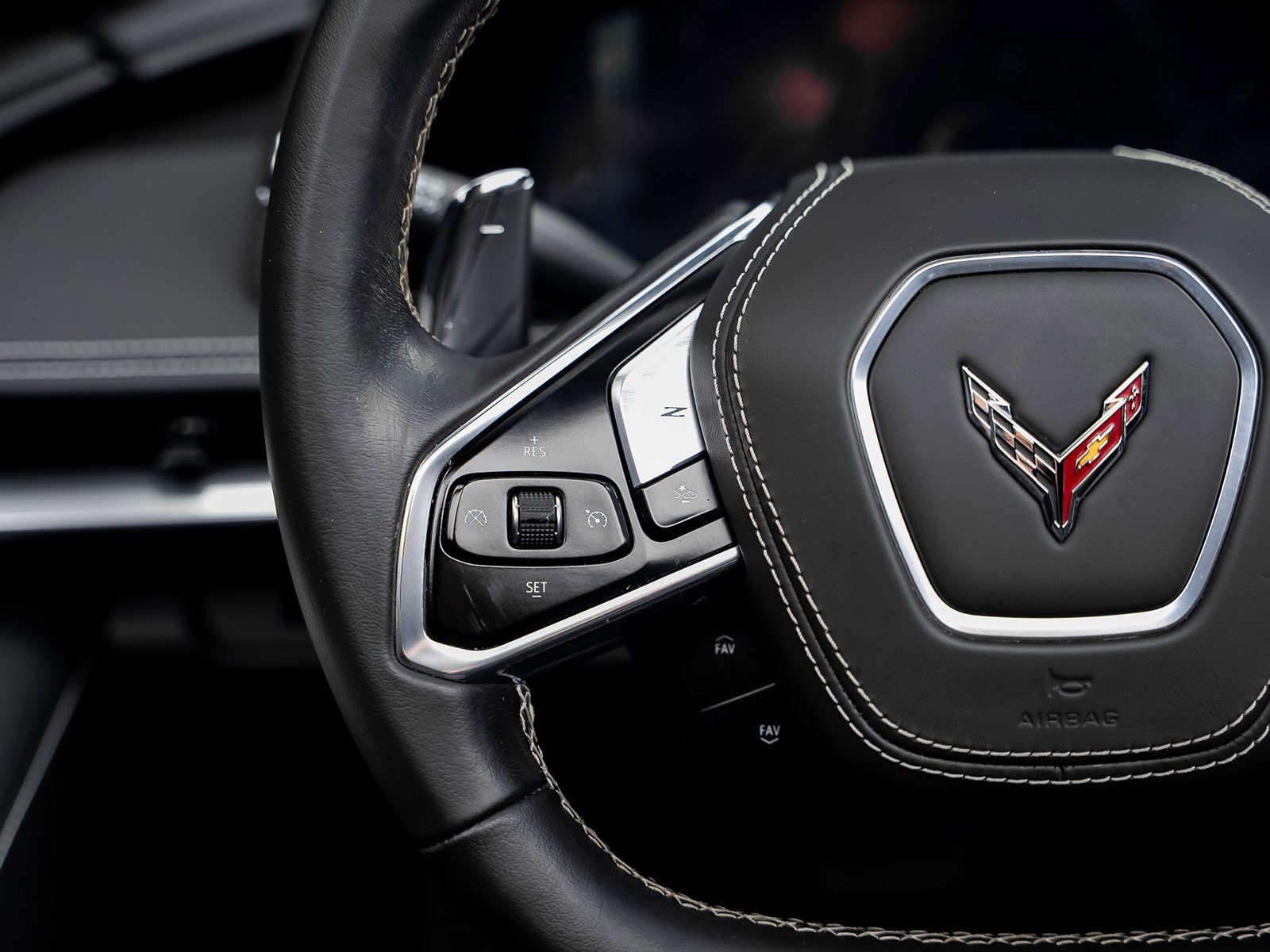 Used 2025 Chevrolet Corvette Stingray Coupe w/ 1LT RWD image 37