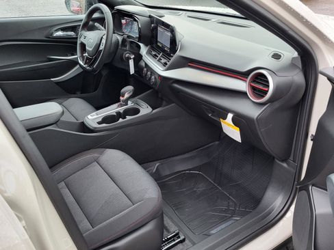 New 2026 Chevrolet Trax RS image 9