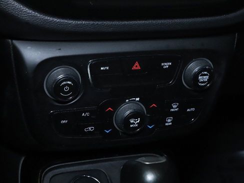 Used 2018 Jeep Compass Limited w/ Navigation Group image 28