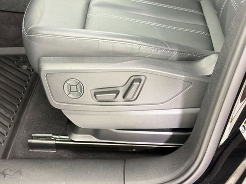 Used 2025 Audi Q5 Premium w/ Convenience Package image 14