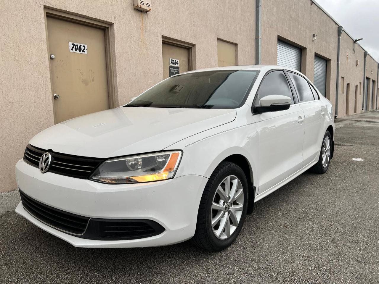 Used 2013 Volkswagen Jetta SE FWD image 3