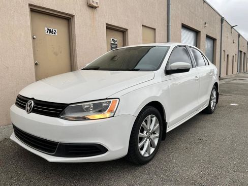 Used 2013 Volkswagen Jetta SE FWD image 3
