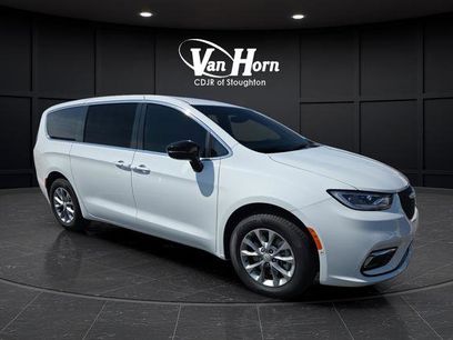 New 2026 Chrysler Pacifica Select