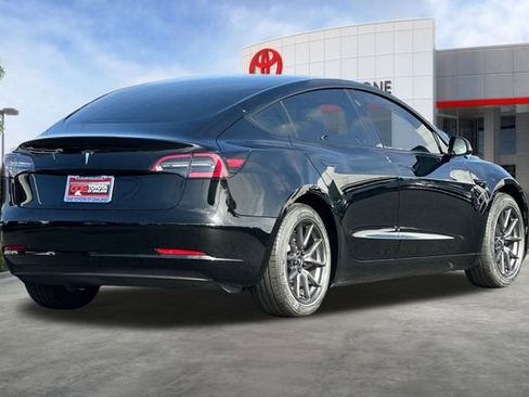 Used 2023 Tesla Model 3 Standard Range image 4