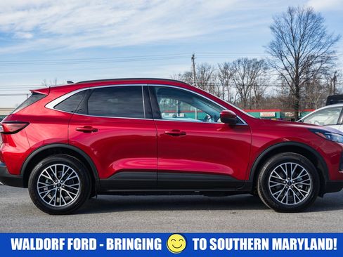 Used 2025 Ford Escape SE w/ PHEV Premium Package image 3