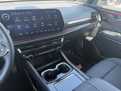 Used 2025 Chevrolet Traverse Z71 AWD/4WD image 23