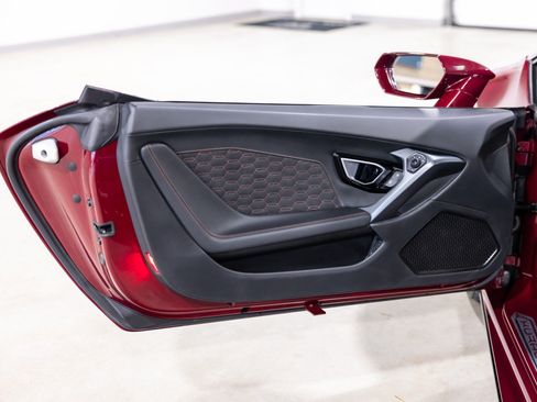 Used 2022 Lamborghini Huracan EVO RWD image 28