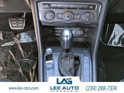 Used 2021 Volkswagen Tiguan SE image 16