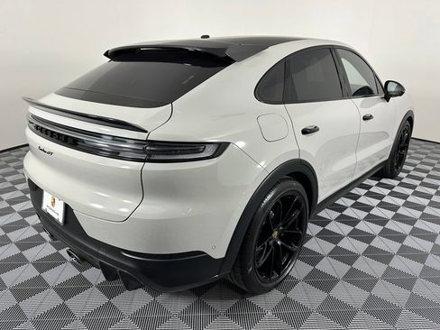 Certified 2024 Porsche Cayenne Turbo GT AWD/4WD image 10