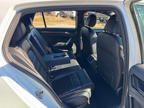 Used 2017 Volkswagen GTI SE image 13