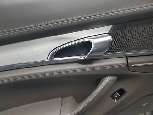 Used 2014 Porsche Panamera S image 13