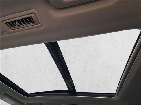Used 2023 Toyota Highlander Platinum FWD image 17