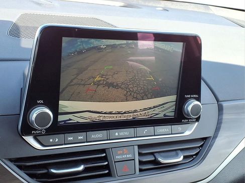 Used 2025 Nissan Altima 2.5 SV image 11