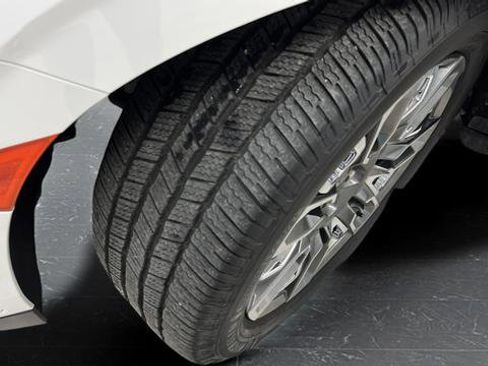 Used 2023 GMC Yukon XL Denali Ultimate image 31